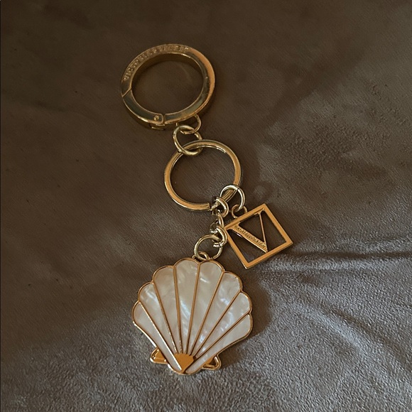 Victoria’s Secret Gold Shell Keychain/Bag Charm - Picture 1 of 1